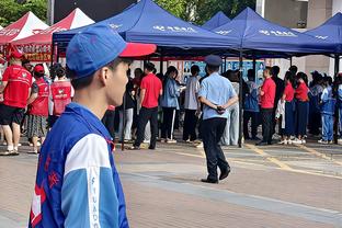 都体：国米与邓弗里斯续约年薪分歧难消除，今夏可能听取任何报价